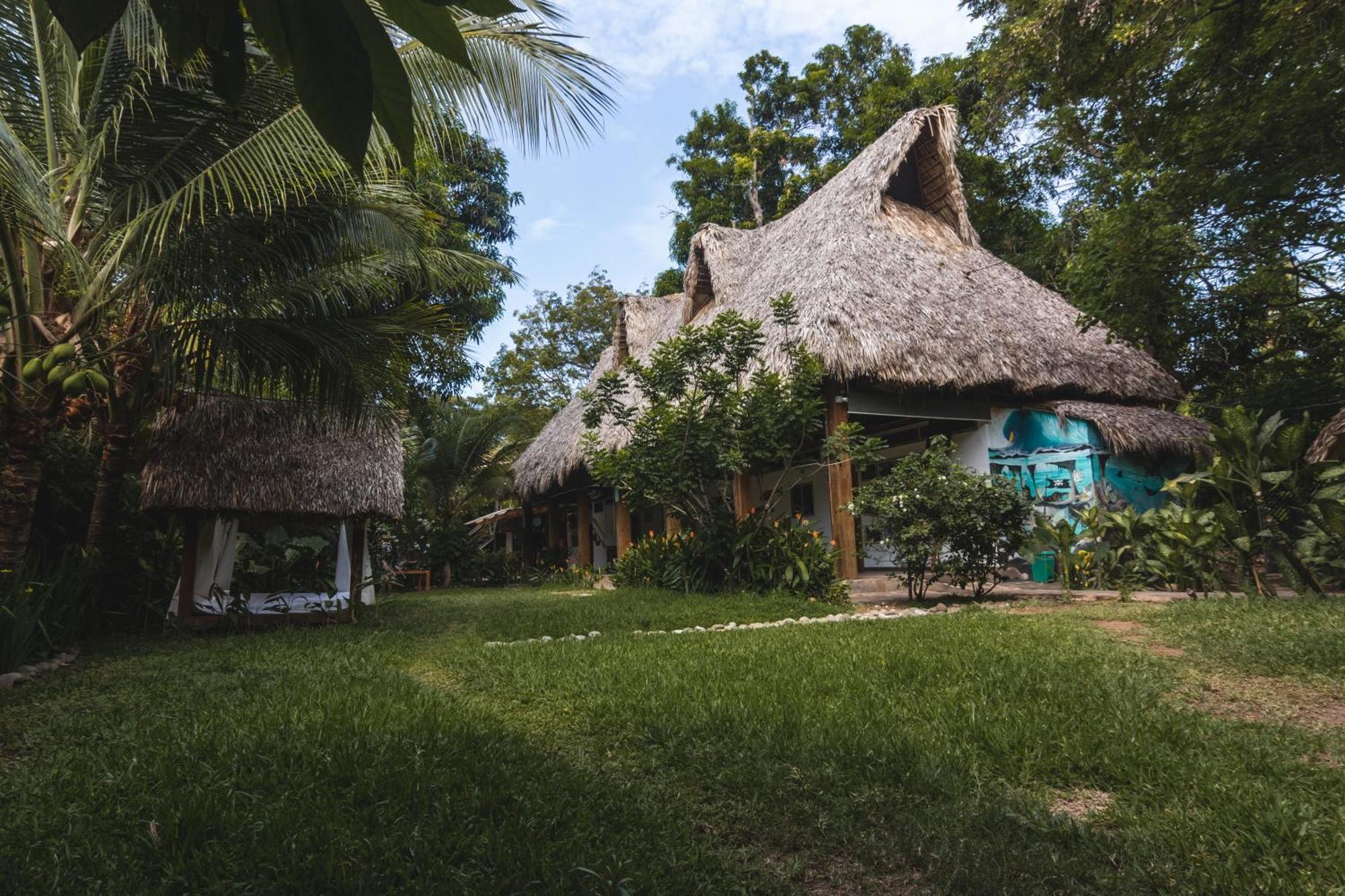 Hotel Michanti El Zonte Exterior photo